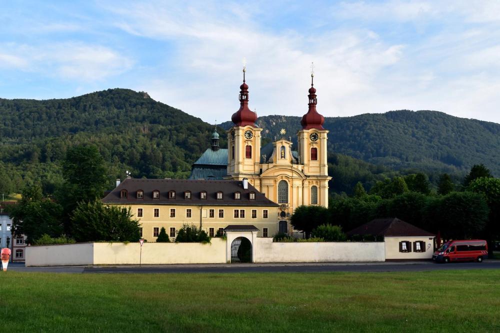Restaurace U Mateje B&B Nove Mesto pod Smrkem Exterior foto